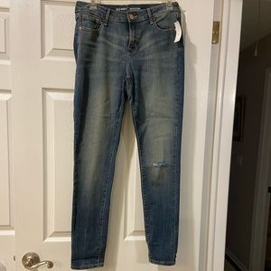 Old Navy mid rise jeans. NWT sz8